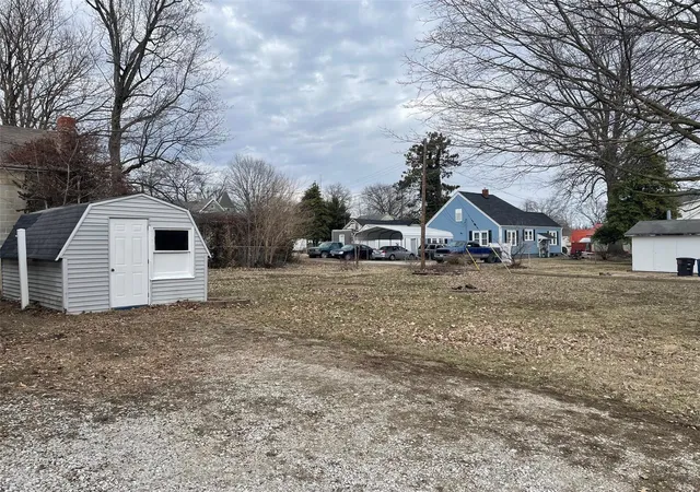 Photo 17 of Single family home for sale at 423 W Harris Ave, Greenville, IL 62246 | MLS# 25011593 | Listing updated on 2025-03-14