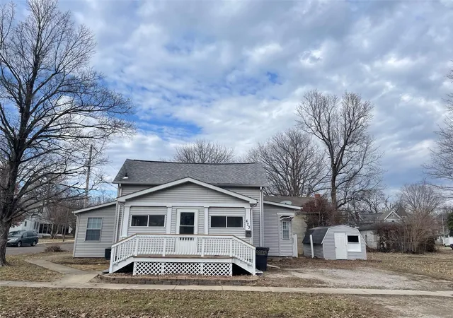 Photo 1 of Single family home for sale at 423 W Harris Ave, Greenville, IL 62246 | MLS# 25011593 | Listing updated on 2025-03-14