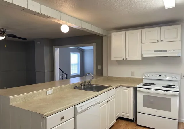 Photo 4 of Single family home for sale at 423 W Harris Ave, Greenville, IL 62246 | MLS# 25011593 | Listing updated on 2025-03-14