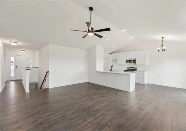 Photo 3 of Single family home for sale at 3038 Yellow Birch Ct, Imperial, MO 63052 | MLS# 25011668 | Listing updated on 2025-03-17