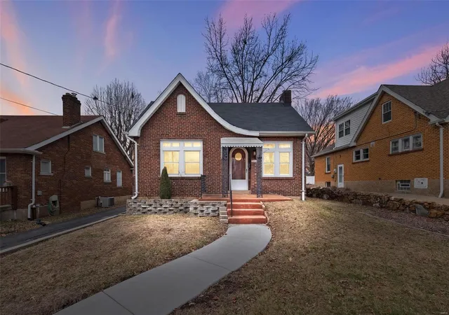 Photo 1 of Sale Pending at 8011 Wynwood Dr, Saint Louis, MO 63123 | MLS# 25011672 | Listing updated on 2025-03-03