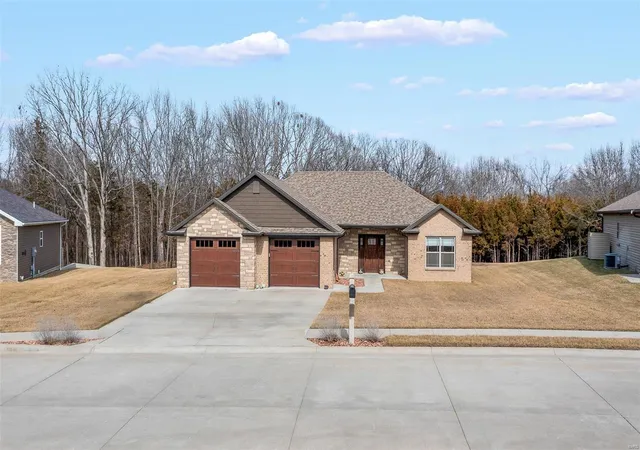 Photo 1 of Single family home for sale at 325 Dover Dr, Holts Summit, MO 65043 | MLS# 25011689 | Listing updated on 2025-03-18