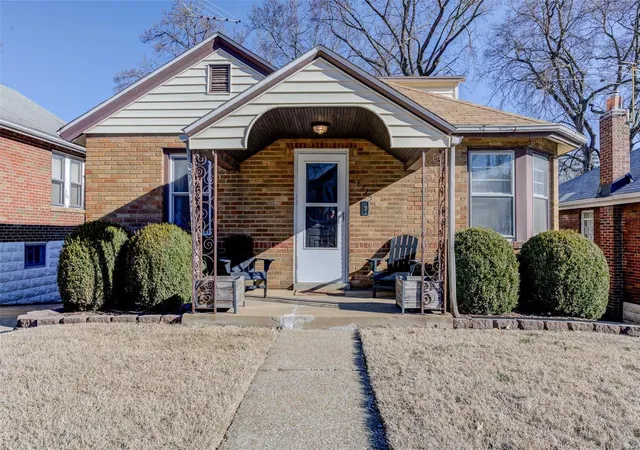 Photo 1 of Sale Pending at 8725 Susan Ave, Saint Louis, MO 63114 | MLS# 25011723 | Listing updated on 2025-03-13