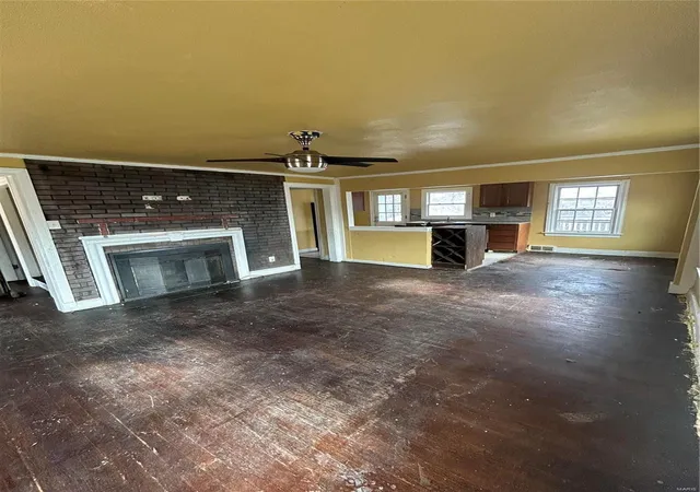 Photo 3 of Single family home for sale at 3804 Melba Pl, Saint Louis, MO 63121 | MLS# 25011781 | Listing updated on 2025-03-13