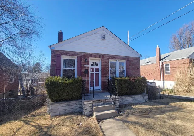 Photo 1 of Single family home for sale at 659 Ellwine Dr, Saint Louis, MO 63125 | MLS# 25011791 | Listing updated on 2025-03-03