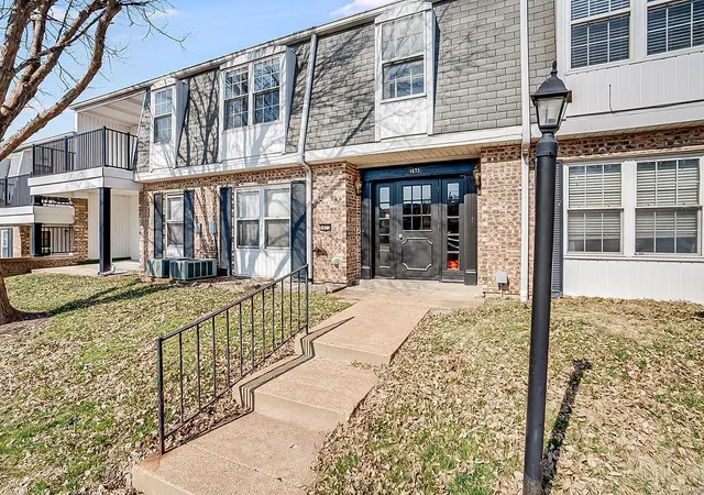 Photo 1 of Condo for sale at 1673 Herault Pl #E, Saint Louis, MO 63125 | MLS# 25011814 | Listing updated on 2025-03-17