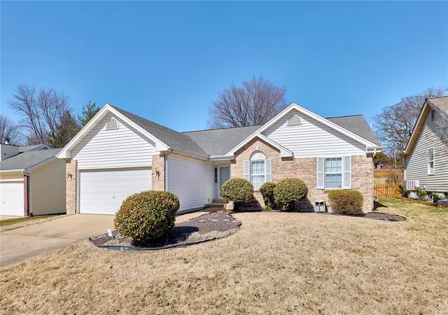 Photo 1 of Sale Pending at 41 Mcclay Trail Dr, Saint Peters, MO 63376 | MLS# 25011821 | Listing updated on 2025-03-13