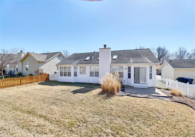 Photo 2 of Sale Pending at 41 Mcclay Trail Dr, Saint Peters, MO 63376 | MLS# 25011821 | Listing updated on 2025-03-13