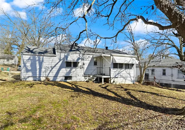 Photo 4 of Single family home for sale at 1132 Kilgore Dr, Saint Louis, MO 63137 | MLS# 25011842 | Listing updated on 2025-03-15