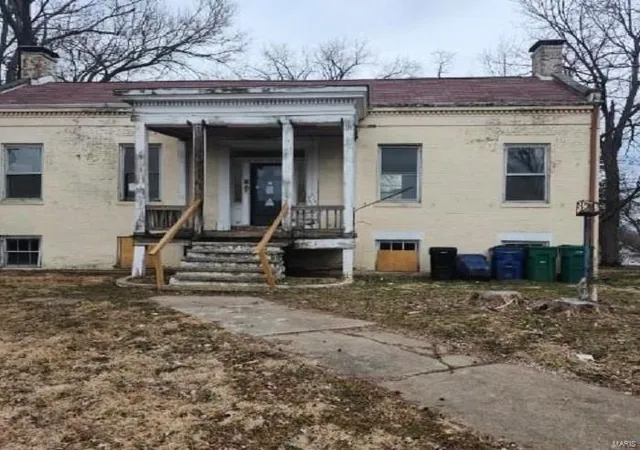 Photo 1 of Sale Pending at 49 Bascom Dr, Saint Louis, MO 63135 | MLS# 25011902 | Listing updated on 2025-03-13