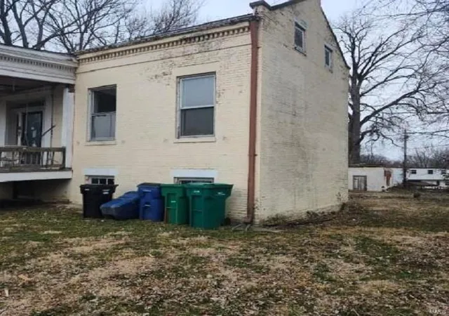 Photo 2 of Sale Pending at 49 Bascom Dr, Saint Louis, MO 63135 | MLS# 25011902 | Listing updated on 2025-03-13
