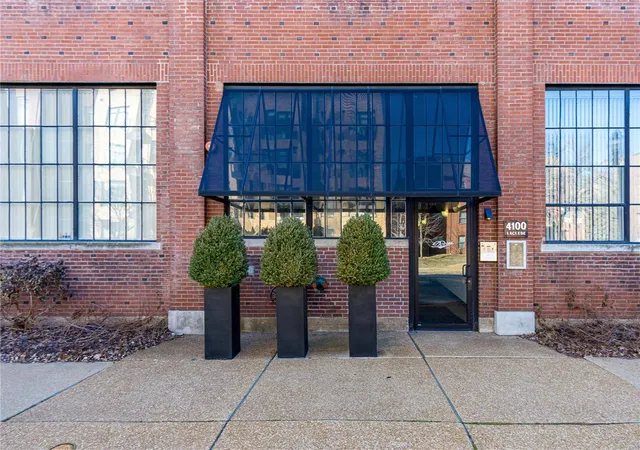 Photo 3 of Condo for sale at 4100 Laclede Ave #110, Saint Louis, MO 63108 | MLS# 25011915 | Listing updated on 2025-03-10