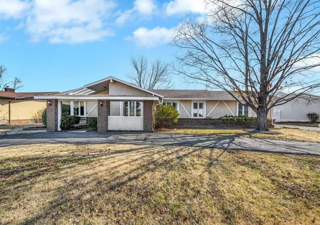 Photo 2 of Sale Pending at 57 N Joyce Ellen Way, Saint Peters, MO 63376 | MLS# 25011932 | Listing updated on 2025-03-05