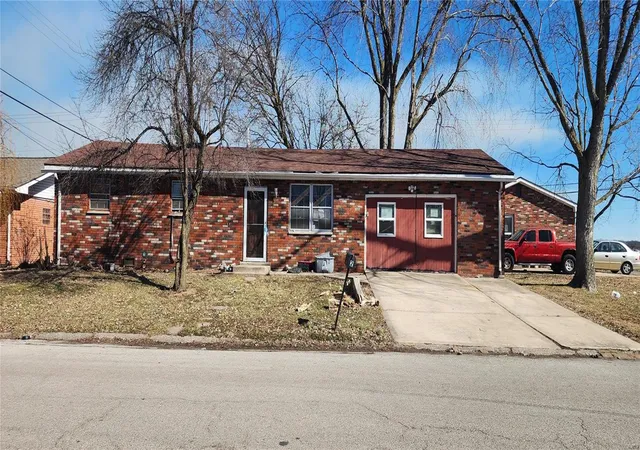 Photo 1 of Sale Pending at 2 Eastgate Dr, Granite City, IL 62040 | MLS# 25011942 | Listing updated on 2025-03-05
