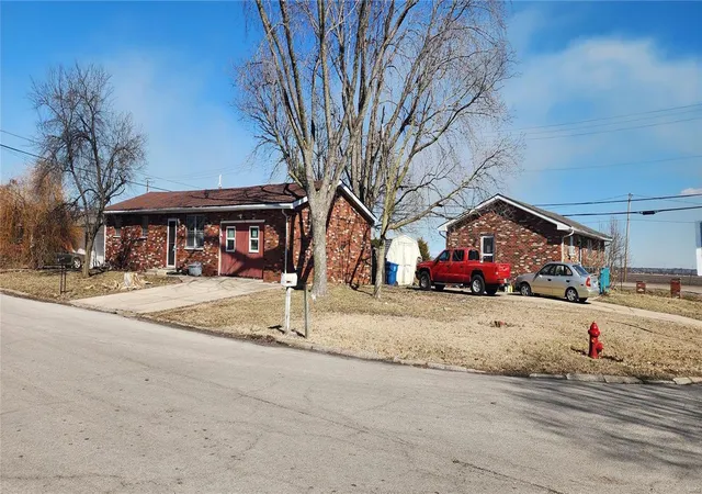 Photo 2 of Sale Pending at 2 Eastgate Dr, Granite City, IL 62040 | MLS# 25011942 | Listing updated on 2025-03-05