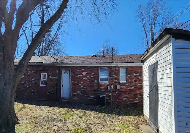 Photo 22 of Sale Pending at 2 Eastgate Dr, Granite City, IL 62040 | MLS# 25011942 | Listing updated on 2025-03-05