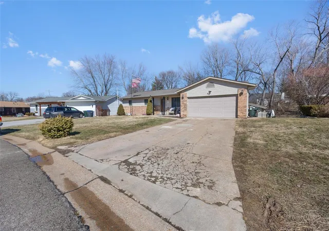 Photo 4 of Single family home for sale at 1916 Golden, Saint Peters, MO 63376 | MLS# 25012032 | Listing updated on 2025-03-15