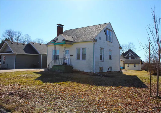 Photo 2 of Single family home for sale at 103 W Locust St, Paris, MO 65275 | MLS# 25012050 | Listing updated on 2025-03-04