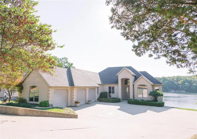 Photo 2 of Single family home for sale at 1602 Woodson Dr, Owensville, MO 65066 | MLS# 25012072 | Listing updated on 2025-03-01