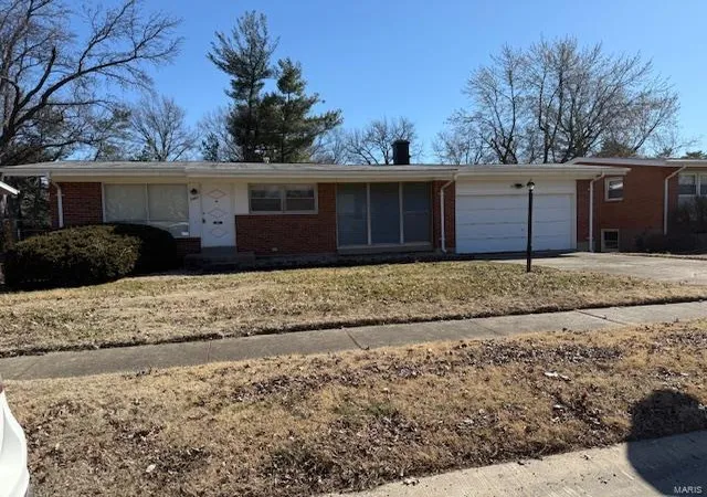 Photo 2 of Sale Pending at 2280 Kenosho Ave, Saint Louis, MO 63114 | MLS# 25012098 | Listing updated on 2025-03-04