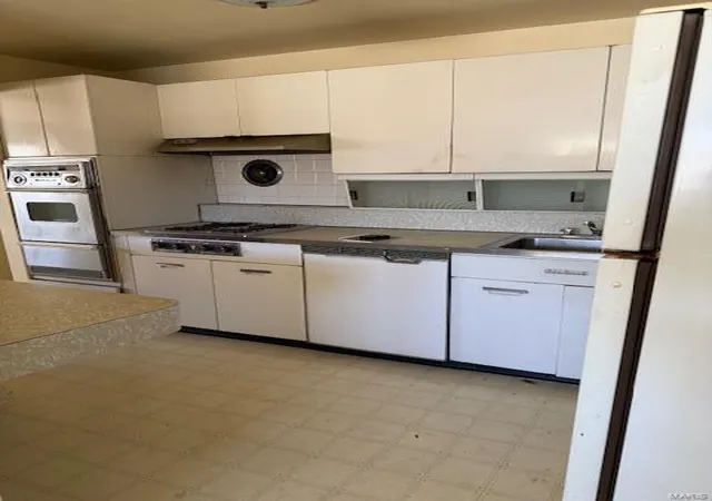 Photo 3 of Sale Pending at 2280 Kenosho Ave, Saint Louis, MO 63114 | MLS# 25012098 | Listing updated on 2025-03-04