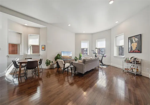 Listing Photo 5 - Condo for sale in building located at 4237 Laclede Ave, Saint Louis, MO 63108 - Unit #A