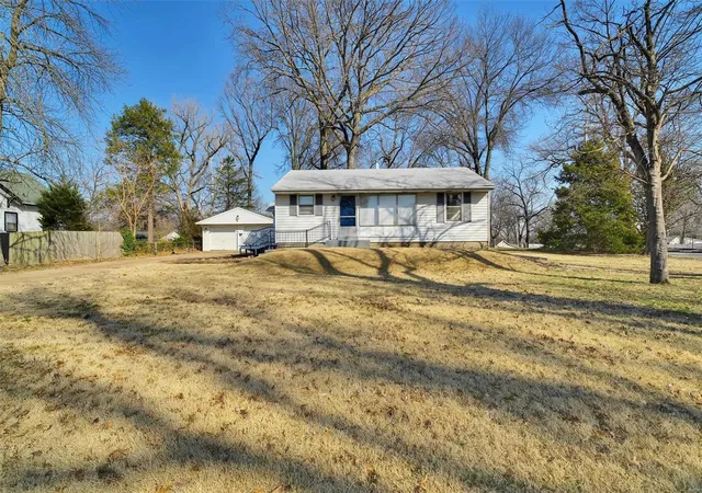 Photo 2 of Single family home for sale at 2700 Sims Ave, Saint Louis, MO 63114 | MLS# 25012113 | Listing updated on 2025-03-19