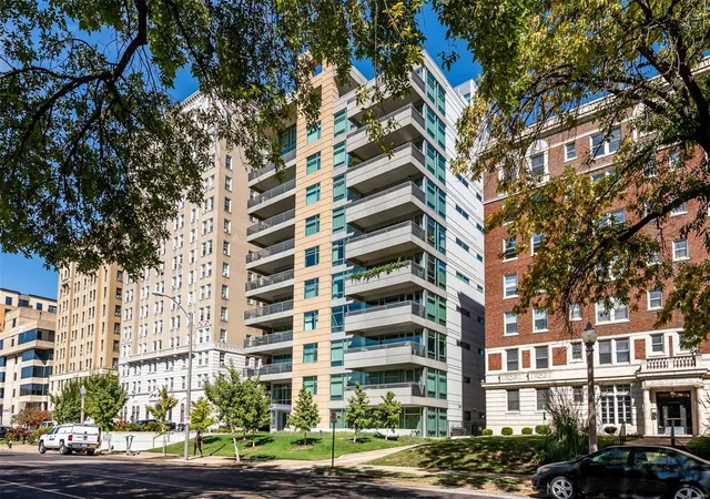 Photo 2 of Condo for sale at 4545 Lindell Blvd #10, Saint Louis, MO 63108 | MLS# 25012131 | Listing updated on 2025-03-11