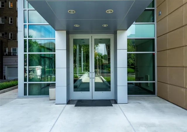 Photo 4 of Condo for sale at 4545 Lindell Blvd #10, Saint Louis, MO 63108 | MLS# 25012131 | Listing updated on 2025-03-11