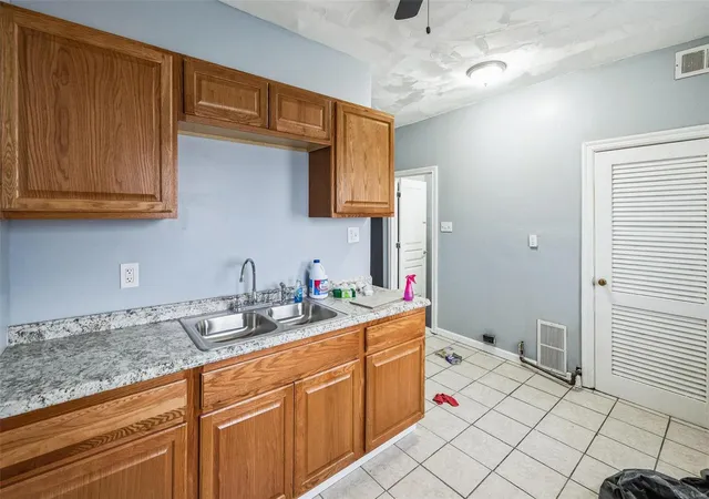 Photo 3 of Sale Pending at 4845 Northland Ave, Saint Louis, MO 63113 | MLS# 25012135 | Listing updated on 2025-03-16
