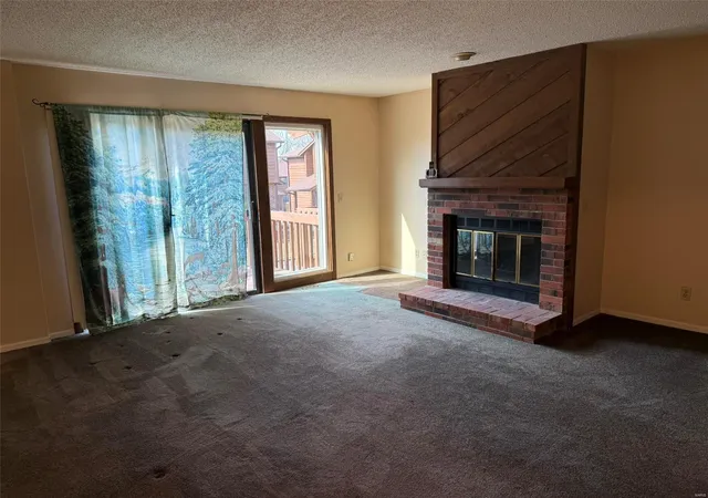 Photo 3 of Townhouse for sale at 246 Cedar Grv Dr, Saint Charles, MO 63304 | MLS# 25012166 | Listing updated on 2025-03-02