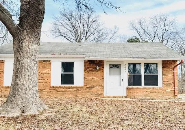 1st image of 2005 Lynn, East Saint Louis, IL 62206 | MLS# 25012167