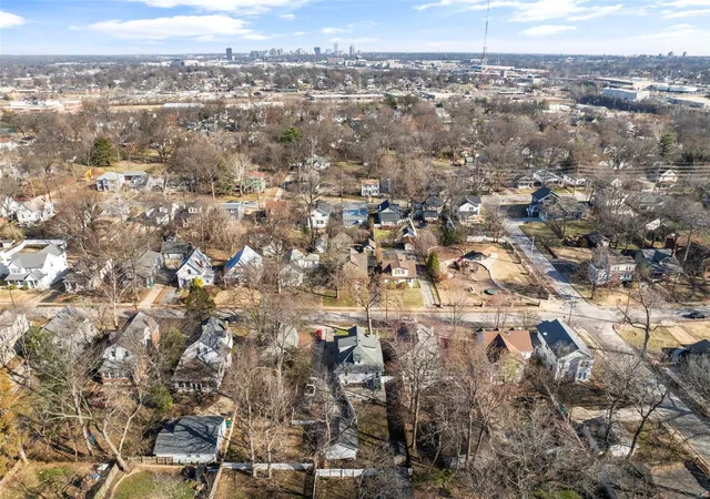 Photo 3 of Sale Pending at 672 Atalanta Ave, Saint Louis, MO 63119 | MLS# 25012230 | Listing updated on 2025-03-18