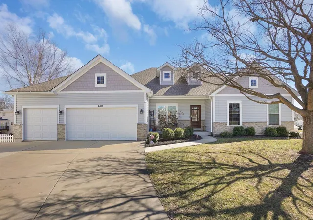 Photo 1 of Single family home for sale at 660 Castlebrook Dr, Saint Peters, MO 63376 | MLS# 25012231 | Listing updated on 2025-03-10