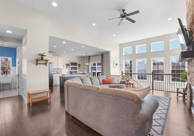 Photo 1 of Single family home for sale at 660 Castlebrook Dr, Saint Peters, MO 63376 | MLS# 25012231 | Listing updated on 2025-03-10