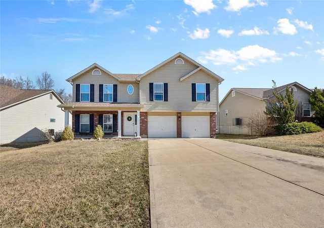 Photo 1 of Single family home for sale at 806 Carly Ct, Pevely, MO 63070 | MLS# 25012246 | Listing updated on 2025-03-07