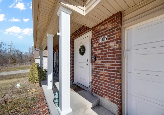 Photo 4 of Single family home for sale at 806 Carly Ct, Pevely, MO 63070 | MLS# 25012246 | Listing updated on 2025-03-07