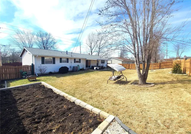 Photo 2 of Single family home for sale at 904 Jungs Sta Rd, Saint Charles, MO 63303 | MLS# 25012262 | Listing updated on 2025-03-10