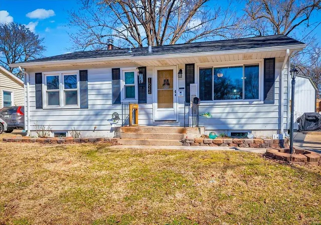 Photo 1 of Single family home for sale at 1622 Dale Ave, Saint Charles, MO 63301 | MLS# 25012284 | Listing updated on 2025-03-14