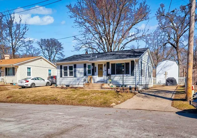 Photo 3 of Single family home for sale at 1622 Dale Ave, Saint Charles, MO 63301 | MLS# 25012284 | Listing updated on 2025-03-14