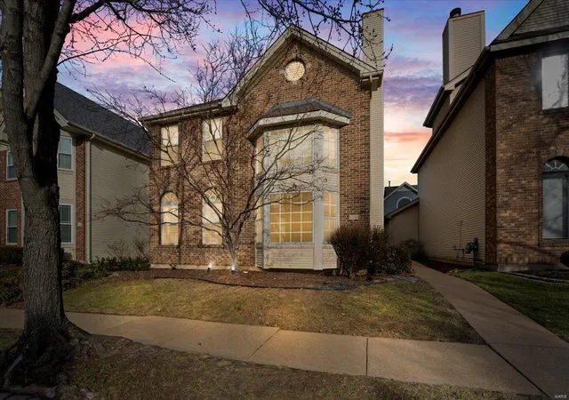 Photo 1 of Sale Pending at 956 Barnard College Ln, Saint Louis, MO 63130 | MLS# 25012287 | Listing updated on 2025-03-11