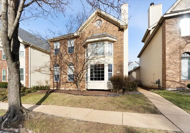 Photo 3 of Sale Pending at 956 Barnard College Ln, Saint Louis, MO 63130 | MLS# 25012287 | Listing updated on 2025-03-11