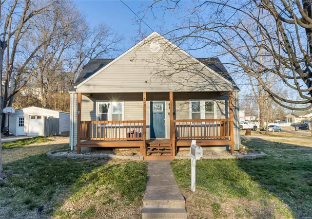Photo 2 of Single family home for sale at 820 Biltmore St, Sainte Genevieve, MO 63670 | MLS# 25012302 | Listing updated on 2025-03-13