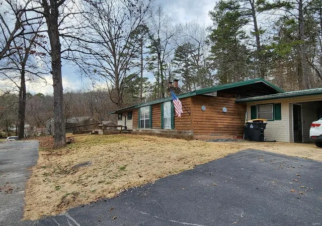 Photo 2 of Single family home for sale at 1504 Main St, Van Buren, MO 63965 | MLS# 25012305 | Listing updated on 2025-03-03