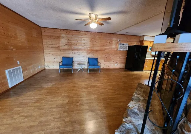 Photo 3 of Single family home for sale at 1504 Main St, Van Buren, MO 63965 | MLS# 25012305 | Listing updated on 2025-03-03