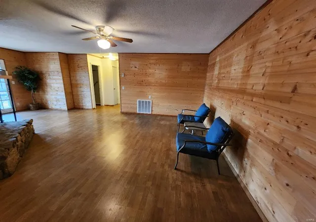 Photo 4 of Single family home for sale at 1504 Main St, Van Buren, MO 63965 | MLS# 25012305 | Listing updated on 2025-03-03