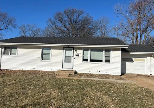 Photo 1 of Single family home for sale at 3565 Valleywood Dr, Saint Louis, MO 63114 | MLS# 25012317 | Listing updated on 2025-03-17
