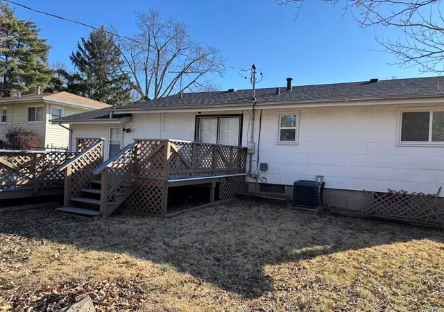 Photo 1 of Single family home for sale at 3565 Valleywood Dr, Saint Louis, MO 63114 | MLS# 25012317 | Listing updated on 2025-03-17