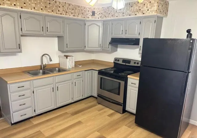 Photo 2 of Single family home for sale at 3565 Valleywood Dr, Saint Louis, MO 63114 | MLS# 25012317 | Listing updated on 2025-03-17