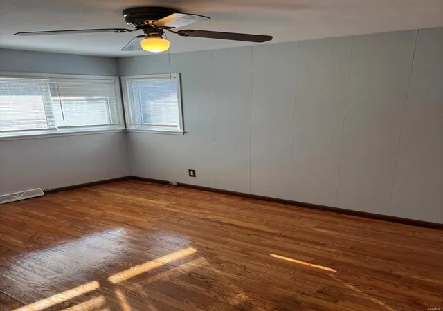 Photo 4 of Single family home for sale at 3565 Valleywood Dr, Saint Louis, MO 63114 | MLS# 25012317 | Listing updated on 2025-03-17